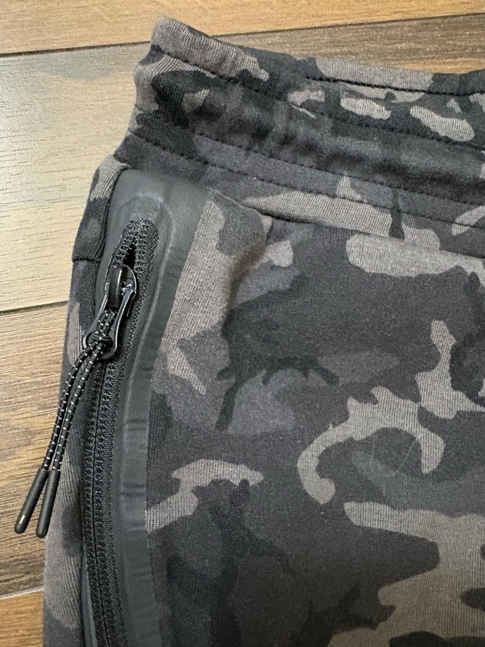 Nike Tech Camo Joggers. Size M - Picture 9 of 11